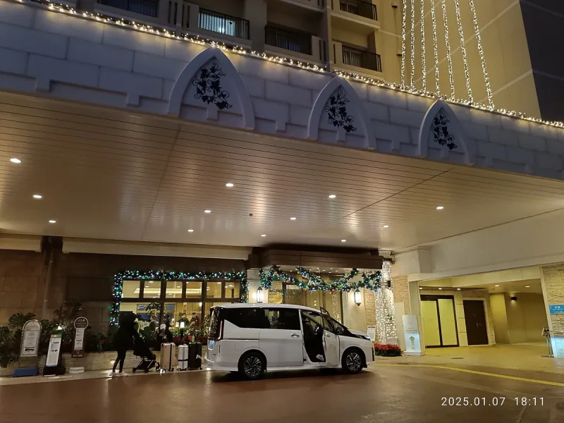 A vehicle and luggage beneath the covered entrance at Vessel Hotel Campana Okinawa