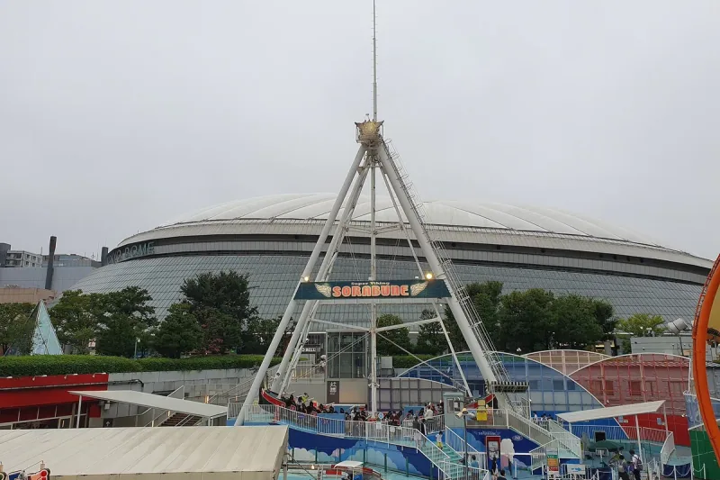 Tokyo Dome viewed from Tokyo Dome City