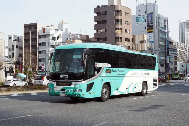 東京・豊洲を走る成田空港アクセスバス「TYO-NRT」