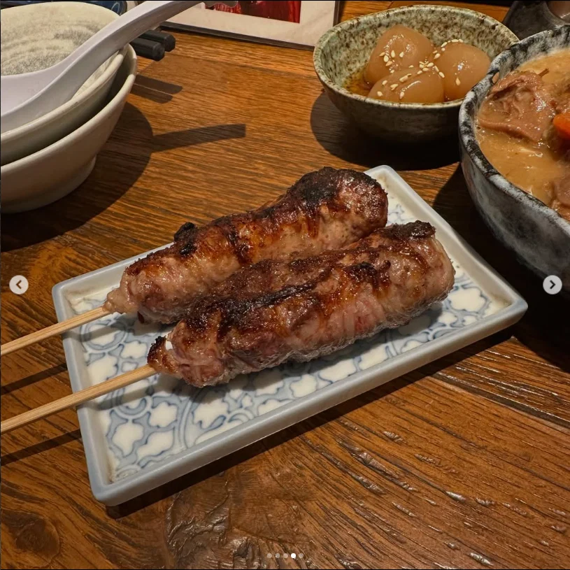 Enjoying the grilled food — Haruru’s photograph