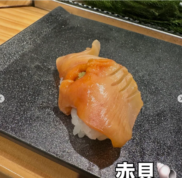 寿司之外,还加了几道小食 — Haruru 的照片