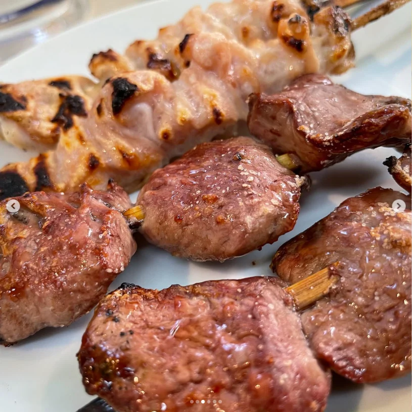 Skewers and glasses in the meal photographs — Haruru’s photograph