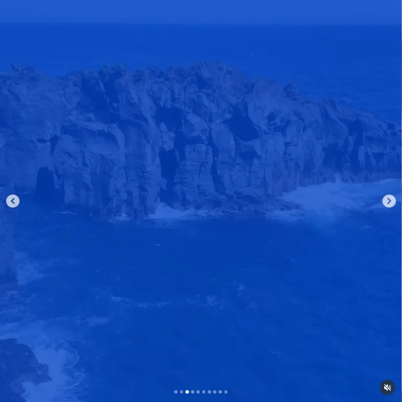 Blue water and the rocky coast — Haruru’s photograph