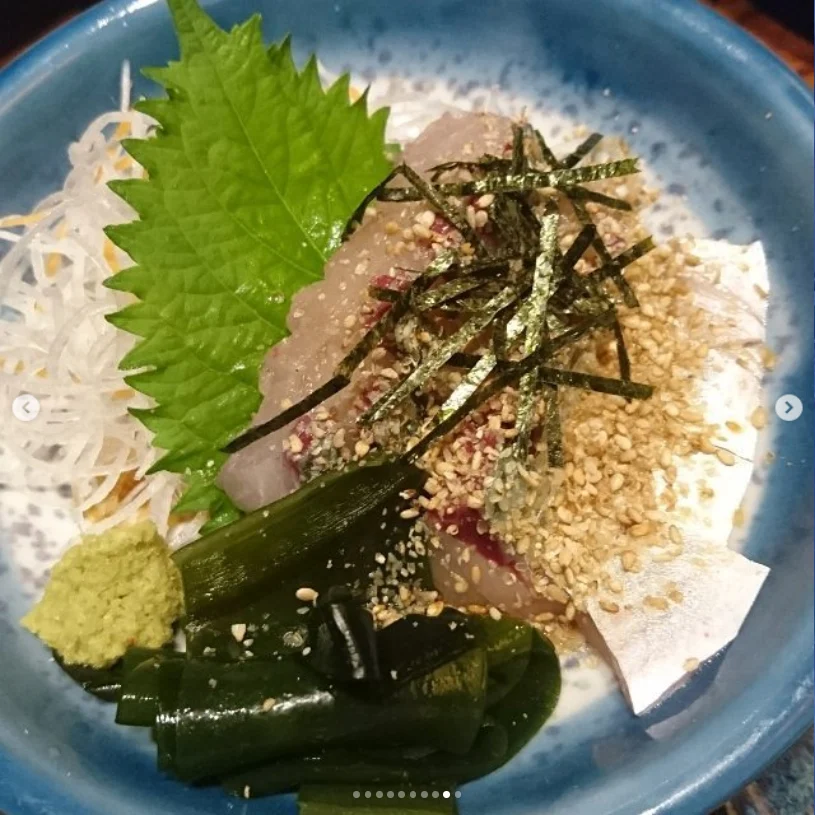 Enjoying seafood and horse-meat sashimi — Haruru’s photograph