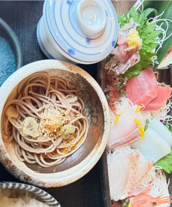 帰る前に、しらすの食事 — ハルルの写真