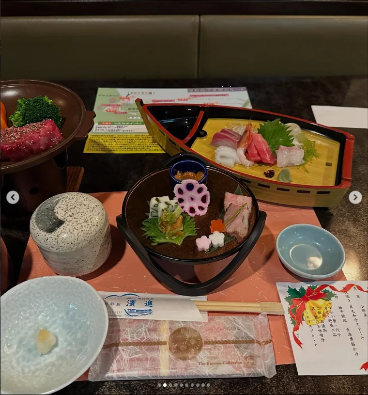 クリスマスのコース料理を、船の上で — ハルルの写真