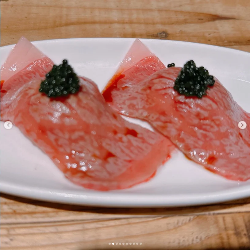 肉ケーキの演出と、一品ごとのソース — ハルルの写真