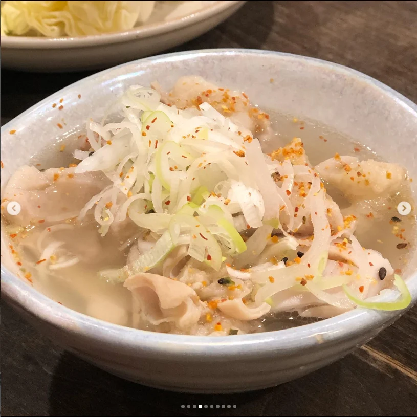 An ume sour and motsu dishes in Noge — Haruru’s photograph