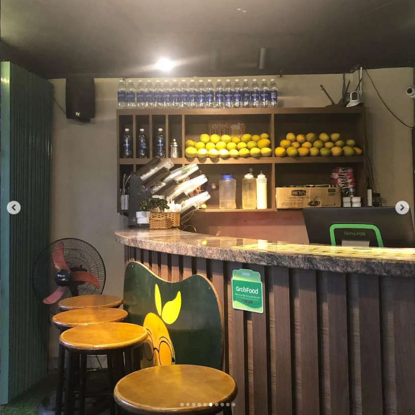 A mango drink, chicken rice and a walk around town — Haruru’s photograph