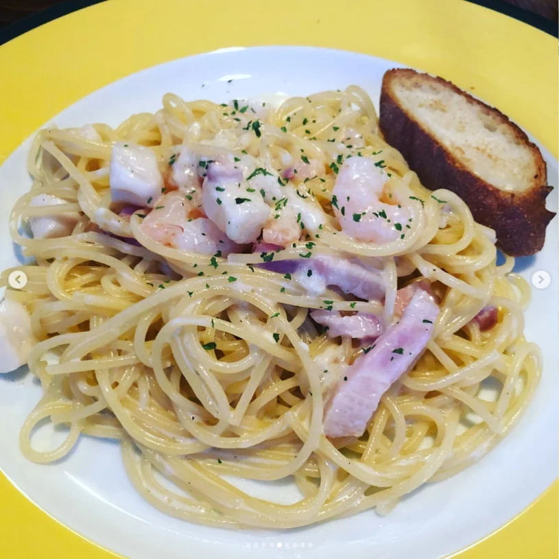 パスタとピザのセットを分け合って — ハルルの写真