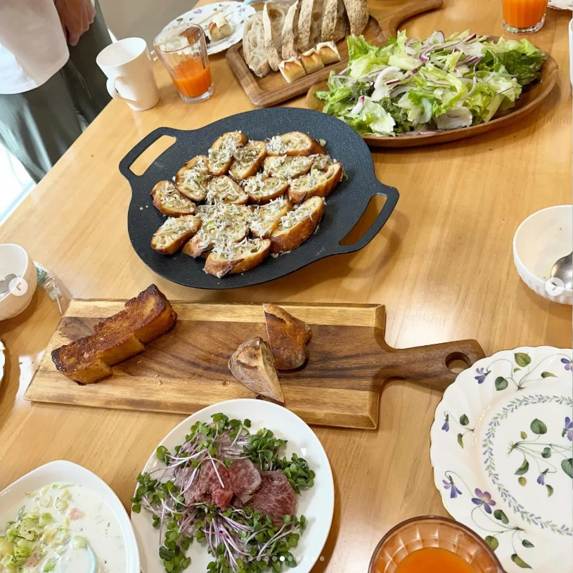 Toast too, and lunch left for another visit — Haruru’s photograph