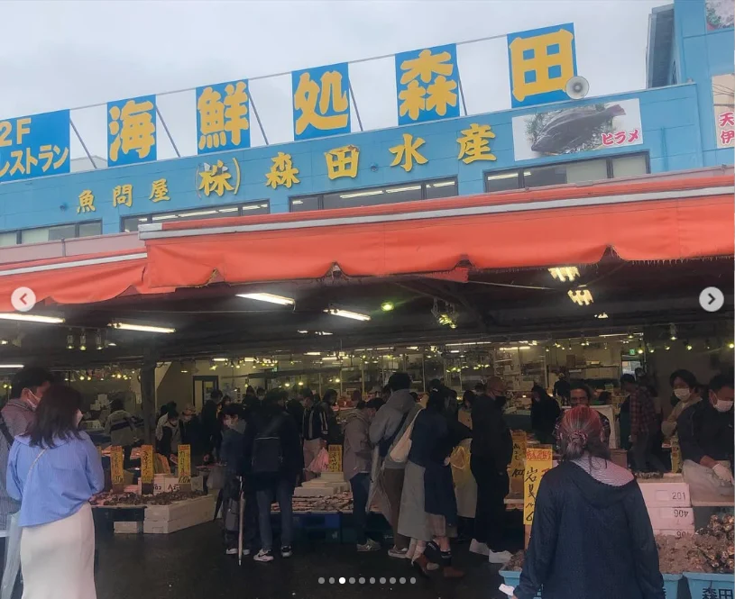 市场的海胆、鲑鱼卵，和带到住宿处的牡蛎 — Haruru 的照片