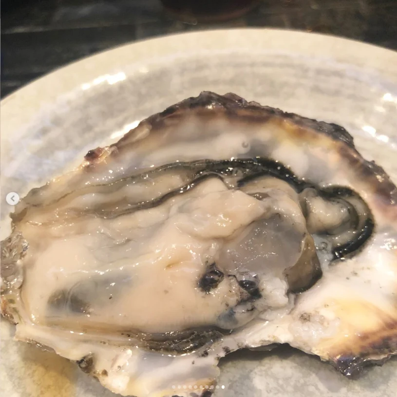 Finding a favourite in the oyster selection — Haruru’s photograph