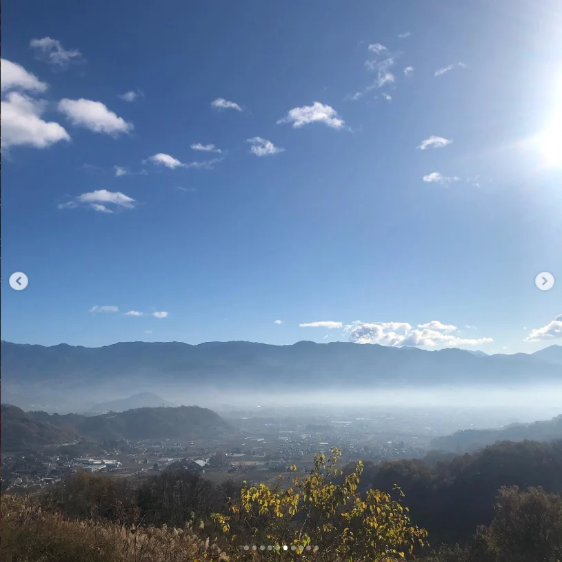 The daytime view and city lights after dark — Haruru’s photograph