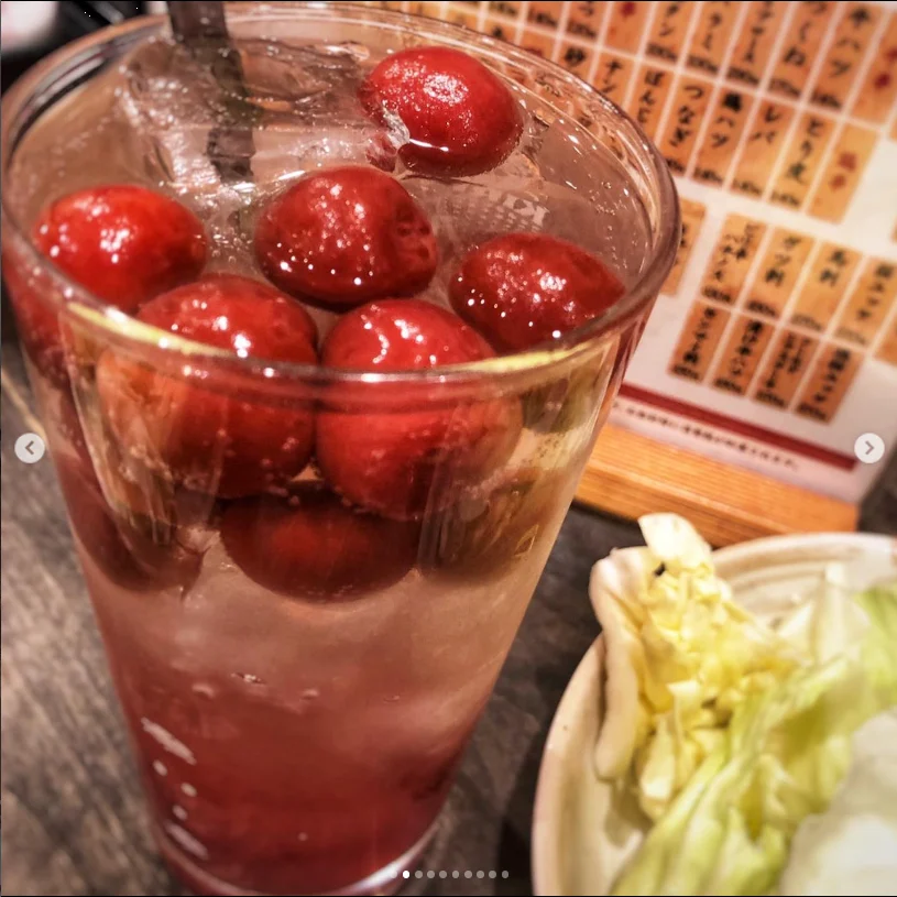An ume sour and motsu dishes in Noge — Haruru’s photograph