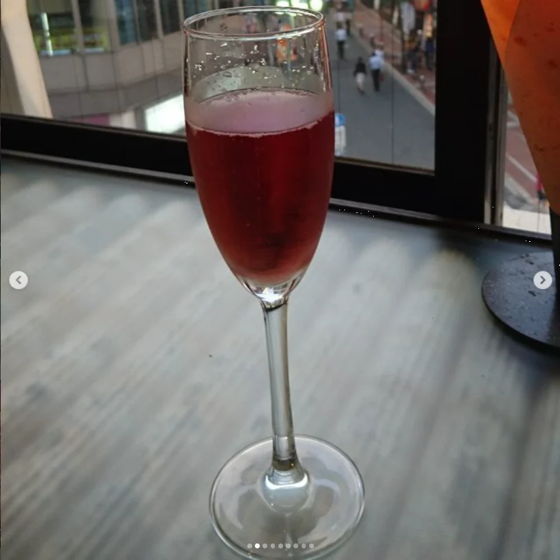 Beginning with a rosé toast — Haruru’s photograph