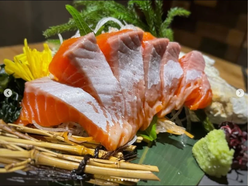 Enjoying the presentation as well as the food — Haruru’s photograph