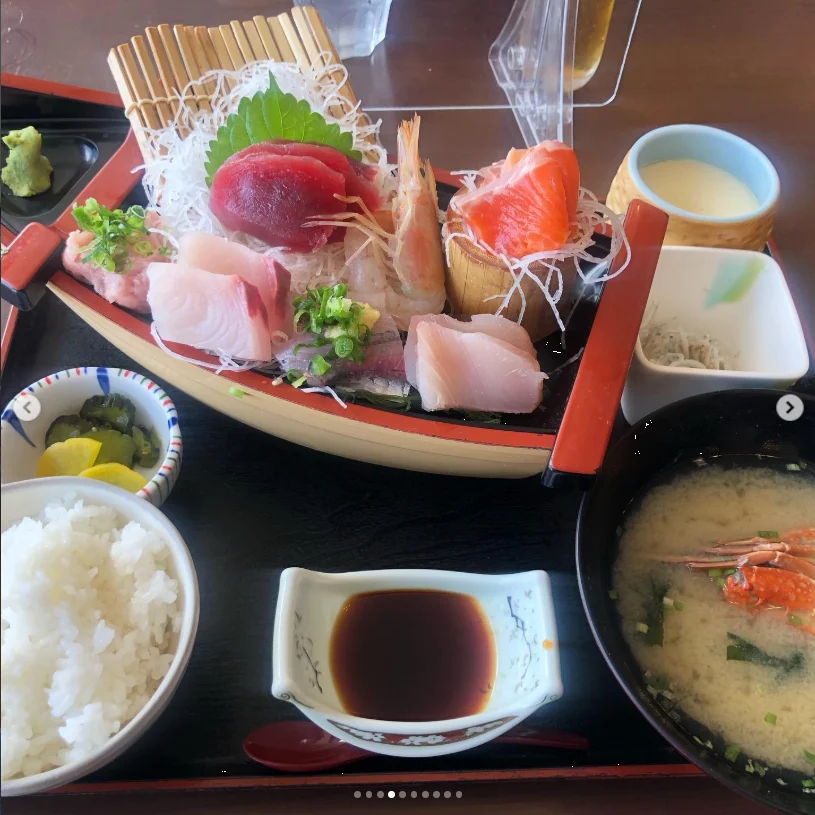 A seafood platter and a memorable fried-fish lunch — Haruru’s photograph
