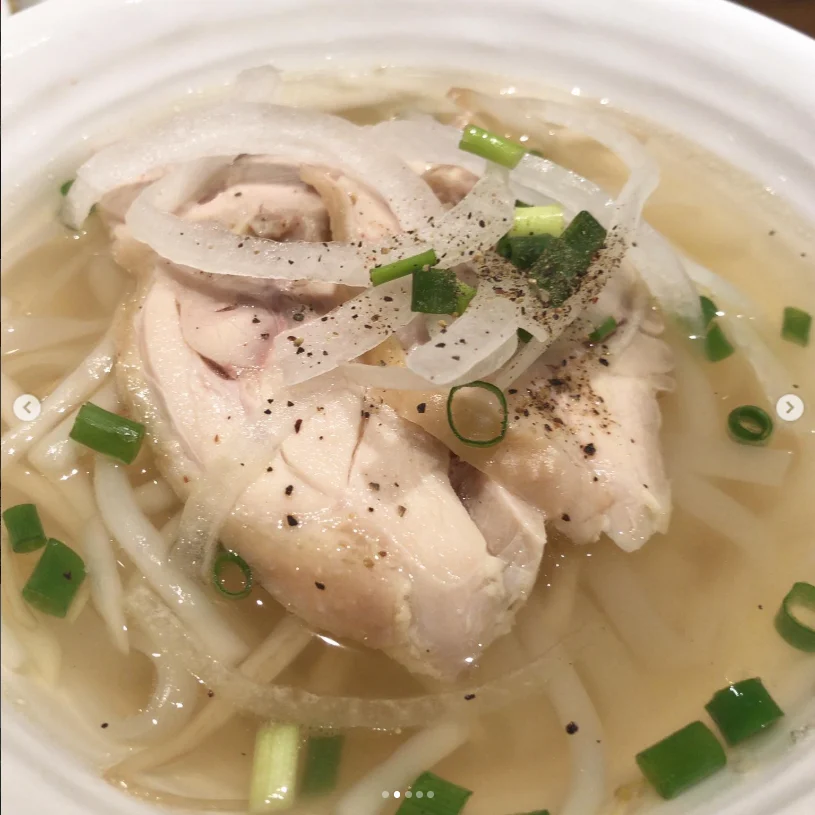 Pho and seafood-and-chicken curry — Haruru’s photograph