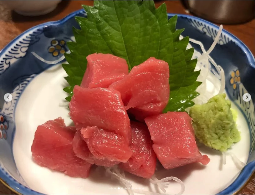 いくつもの皿が並ぶ食事の記録 — ハルルの写真