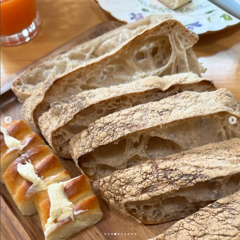 Toast too, and lunch left for another visit — Haruru’s photograph