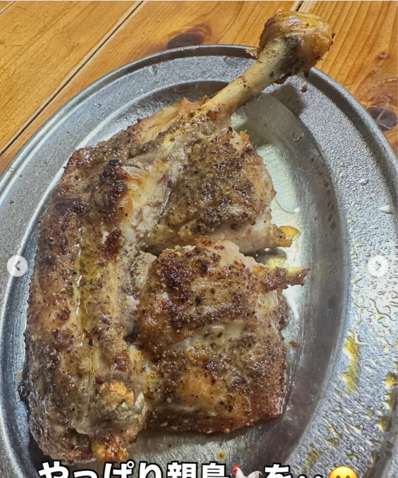 看板と書き込みに残った食事の記録 — ハルルの写真