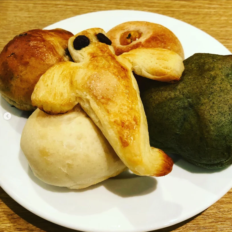 Small breads, but thirteen of them — Haruru’s photograph