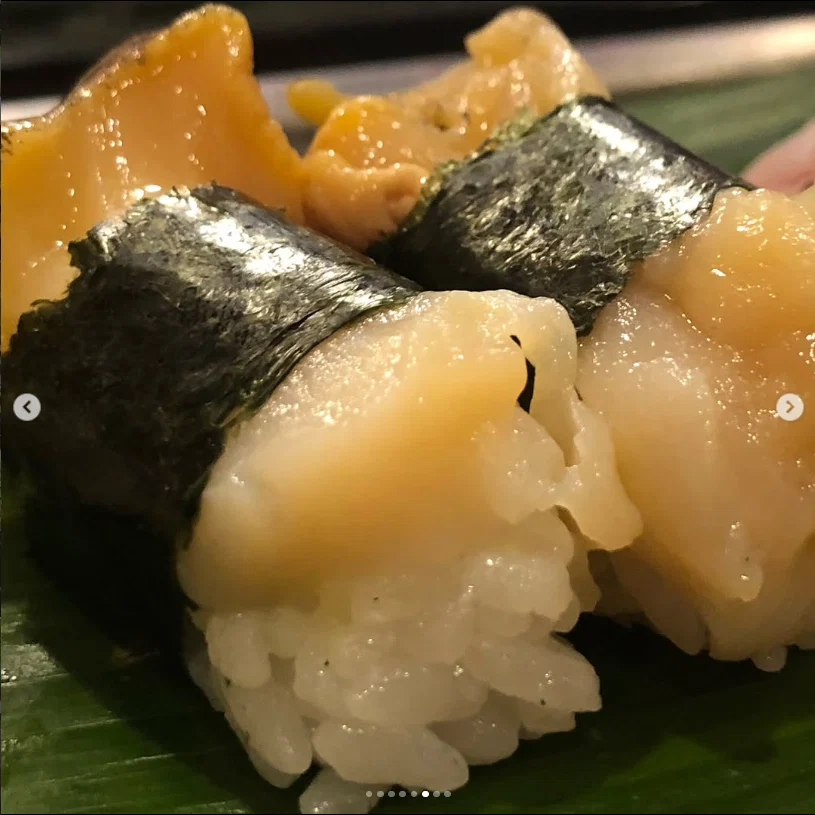 Standing sushi in Tabemono Yokocho — Haruru’s photograph