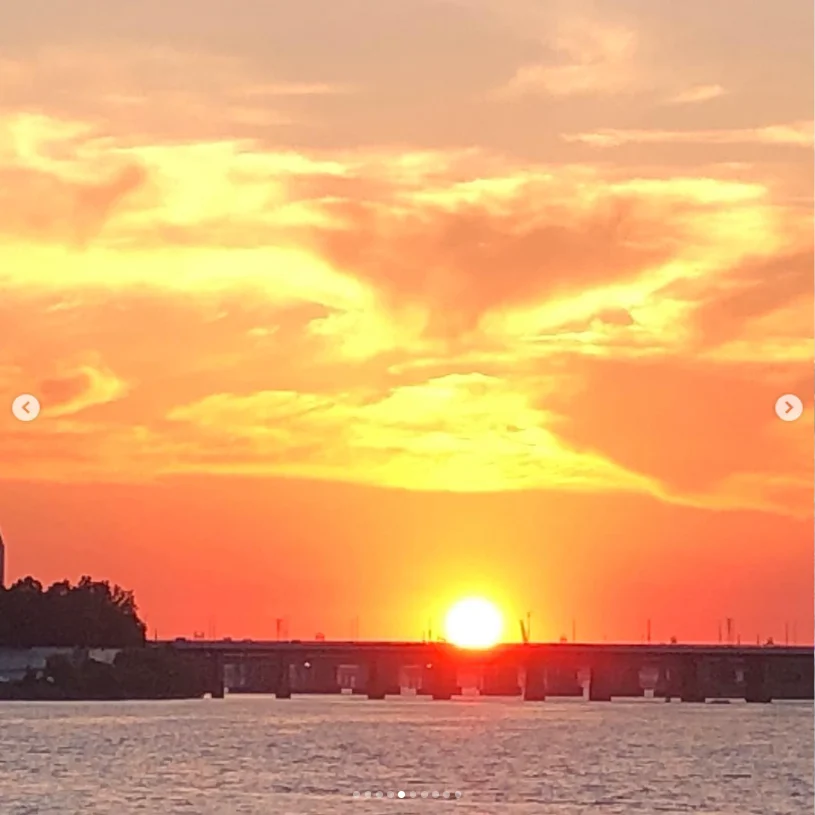 Sunset, night views and jazz on board — Haruru’s photograph