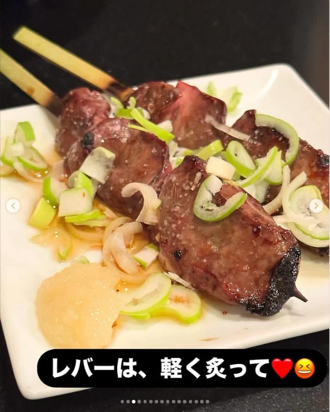 低い入口をくぐって、とり元へ — ハルルの写真