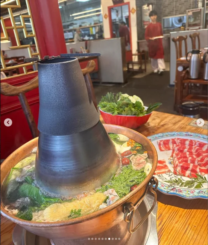 牛肉とラム肉を、自分好みのタレで — ハルルの写真