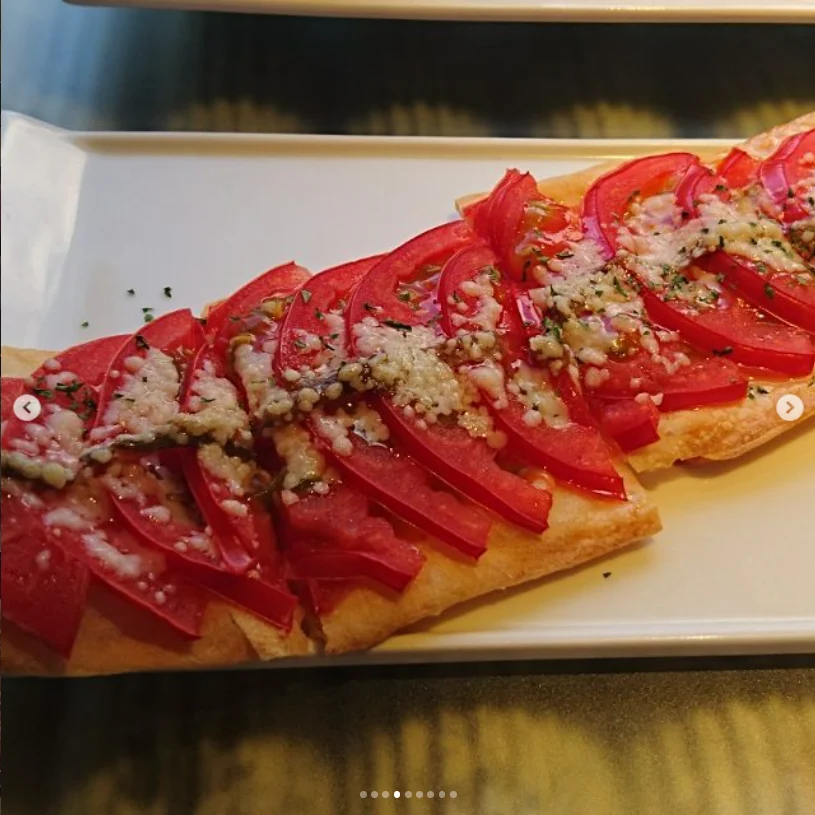 Food alongside the wine — Haruru’s photograph