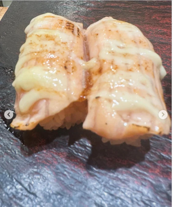 待ち合わせの書き込みと、朝食や寿司の写真 — ハルルの写真
