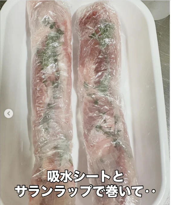 「パンチェッタ」の文字と、包まれた肉の写真 — ハルルの写真