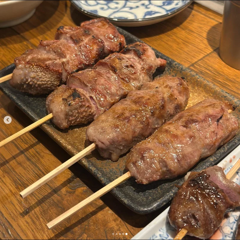 Enjoying the grilled food — Haruru’s photograph