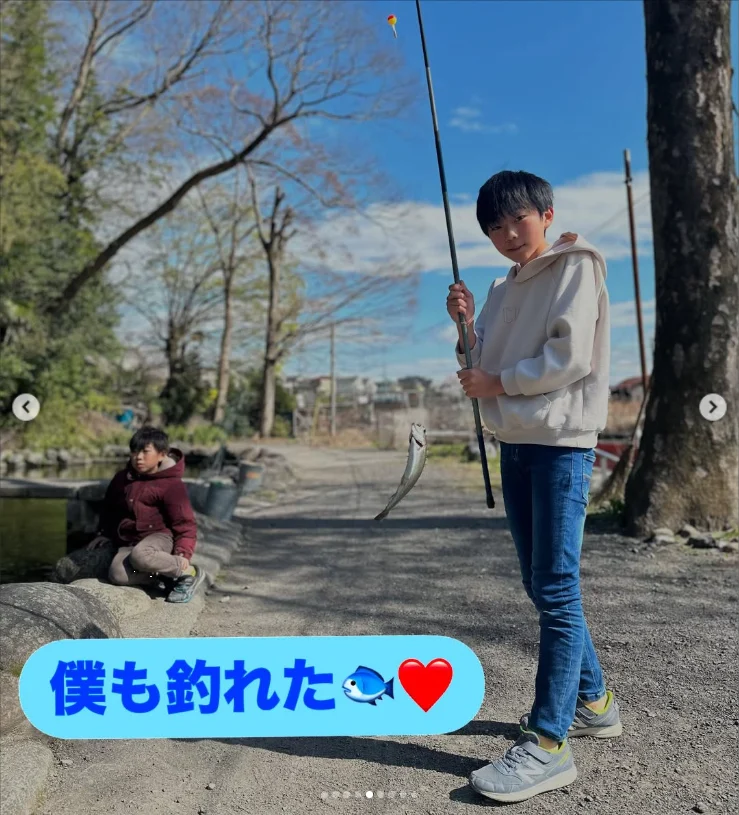 孩子钓到鱼,再让工作人员整理好带回去 — Haruru 的照片