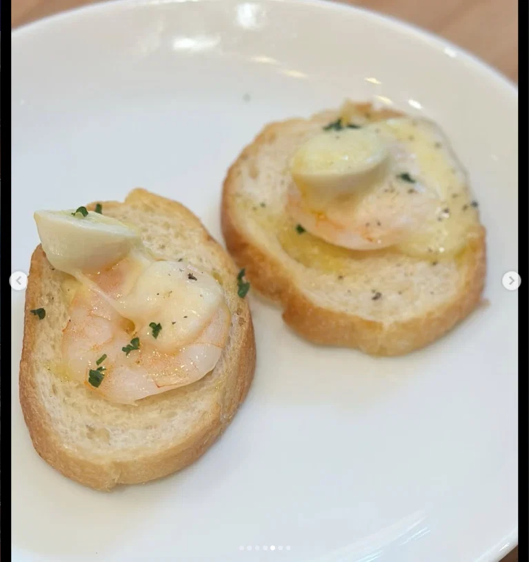 Seafood and small bread dishes — Haruru’s photograph