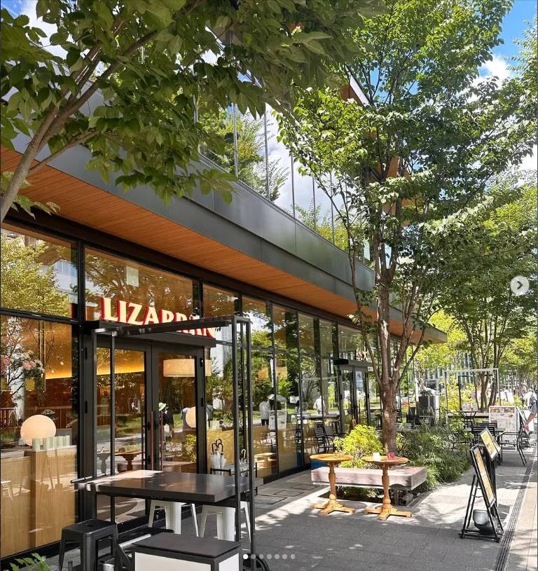 Time to sit down and enjoy lunch — Haruru’s photograph