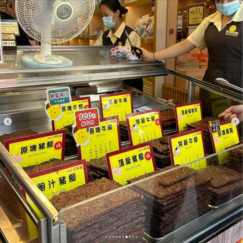 店頭の写真に残る陳列 — ハルルの写真