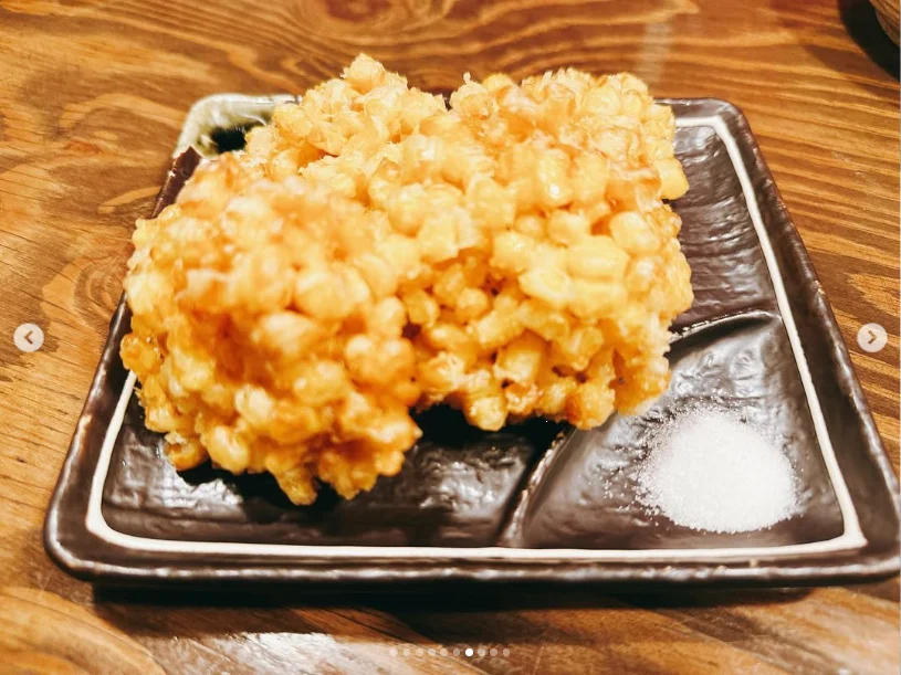 遅い時間に出かけた夜の食事 — ハルルの写真