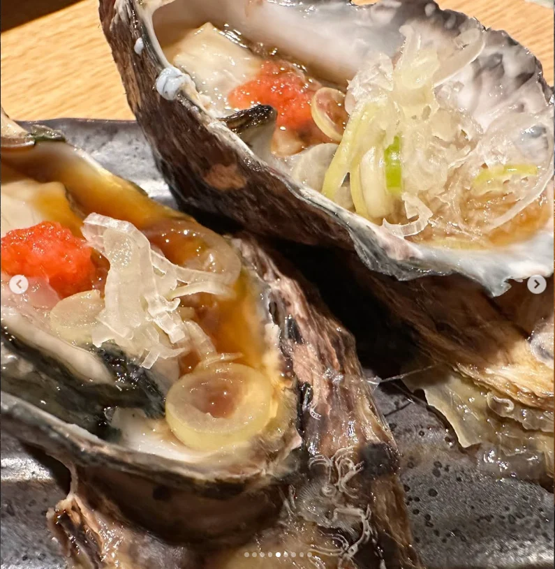 Reflecting on the meal over corn tea — Haruru’s photograph
