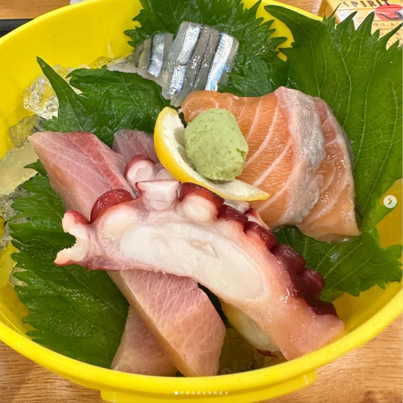 Sashimi and two different lemon sours — Haruru’s photograph