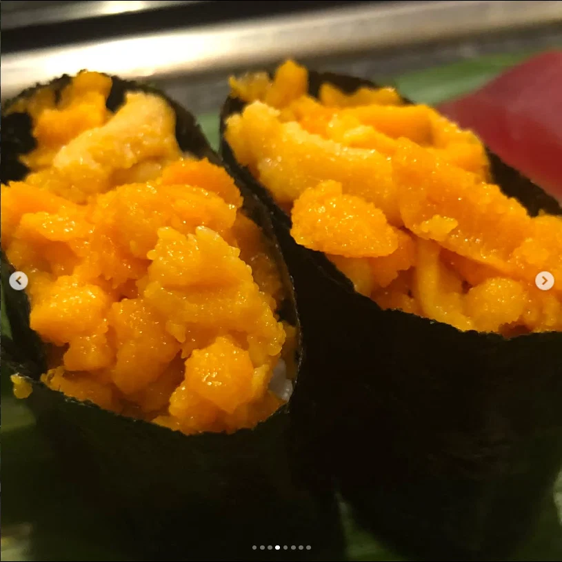 Standing sushi in Tabemono Yokocho — Haruru’s photograph