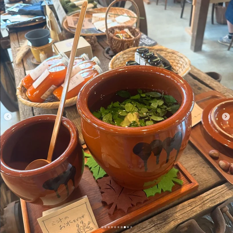 Mint water from a jar, and spirits lifted — Haruru’s photograph
