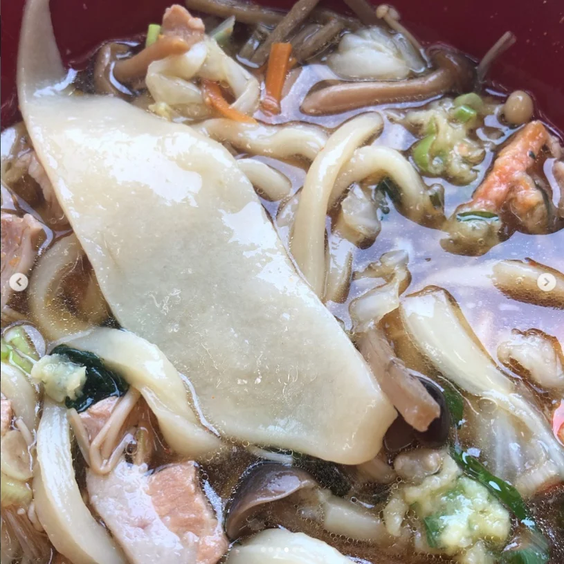 途中停一停，吃手打乌冬面 — Haruru 的照片