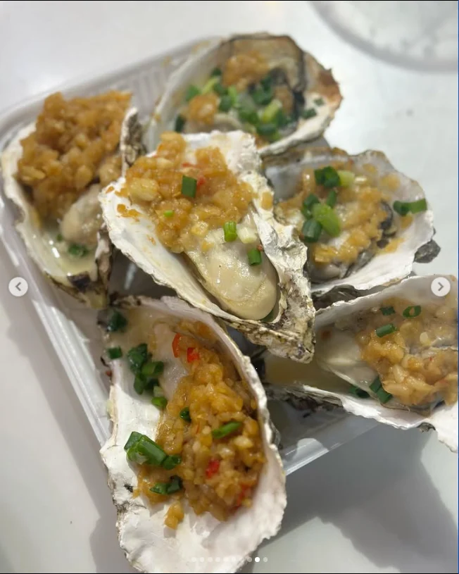 Grasshopper and silkworm skewers, followed by oysters — Haruru’s photograph