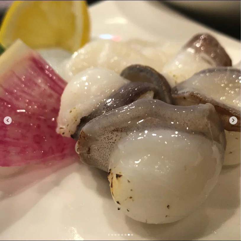 Standing sushi in Tabemono Yokocho — Haruru’s photograph