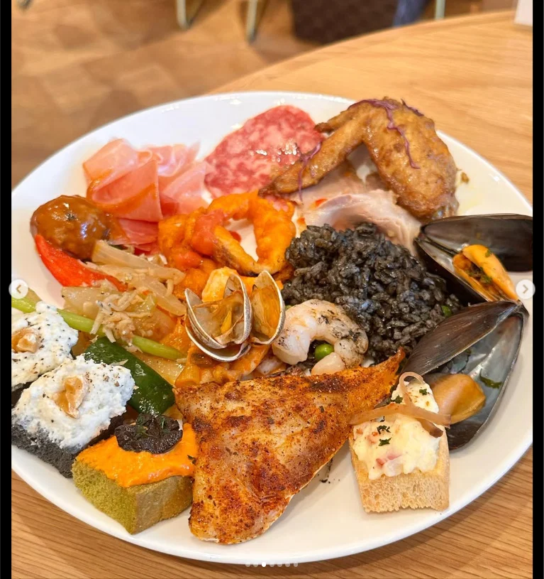Seafood and small bread dishes — Haruru’s photograph