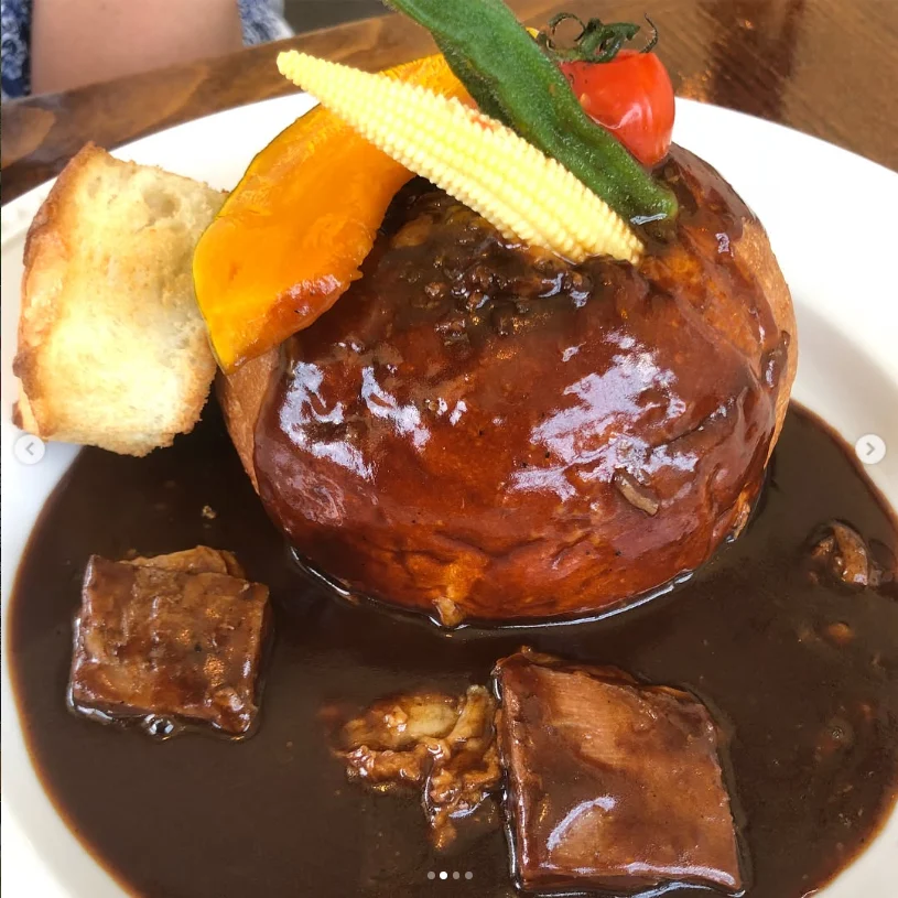 A lunch plate and beef stew — Haruru’s photograph
