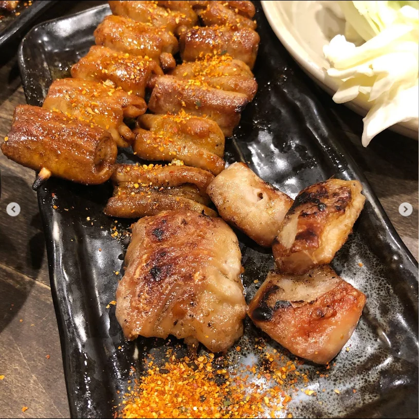 An ume sour and motsu dishes in Noge — Haruru’s photograph